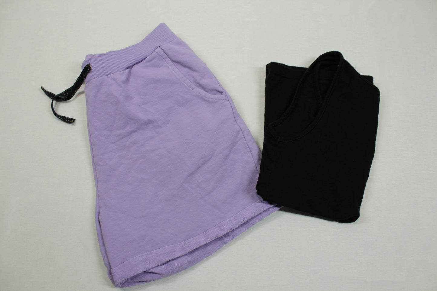 Set Schwarzer Top Lila Kurze Hose Mädchen 146/152