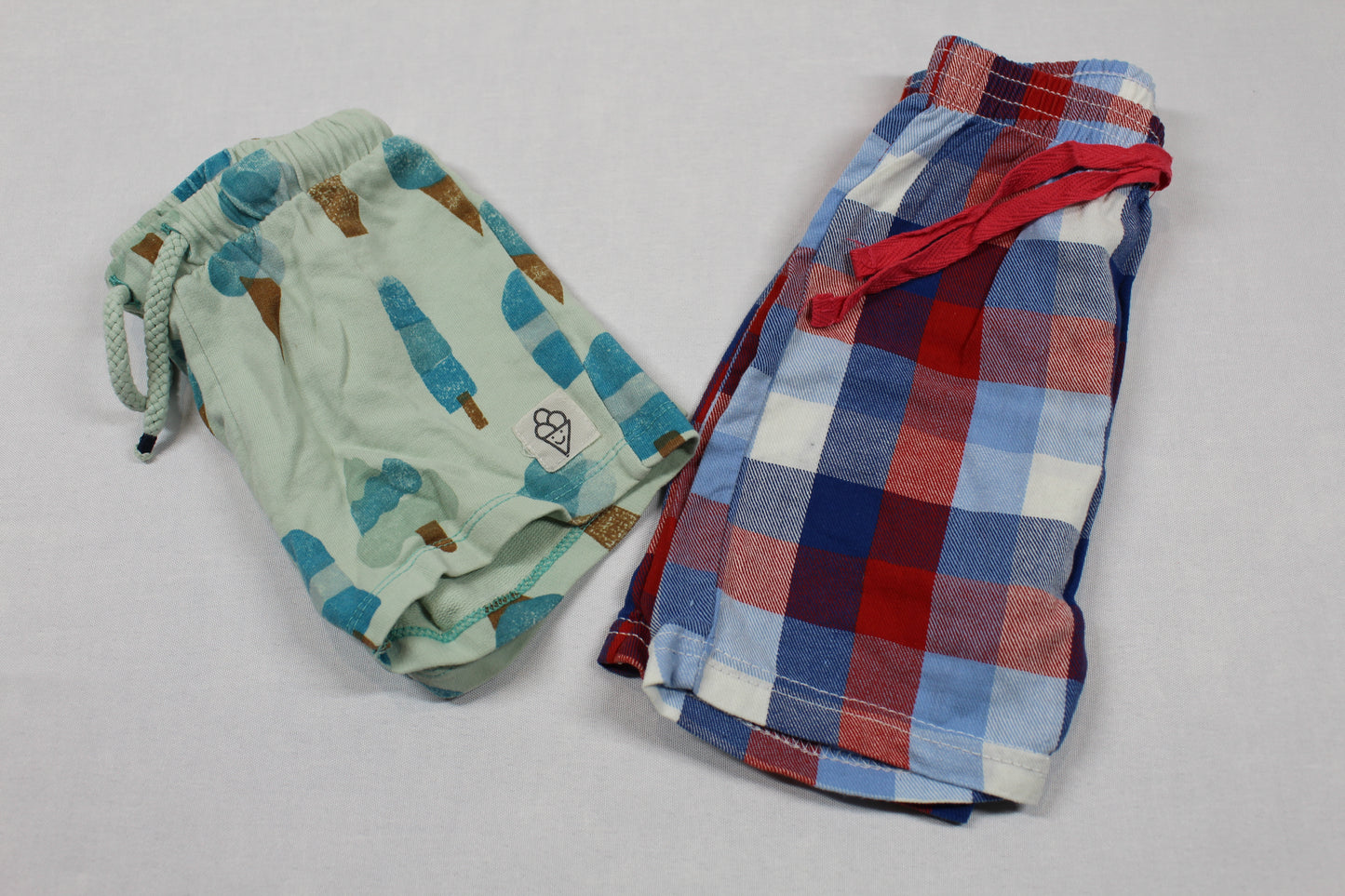 Set Farbenfrohe Kurze Hosen Jungs 80/86