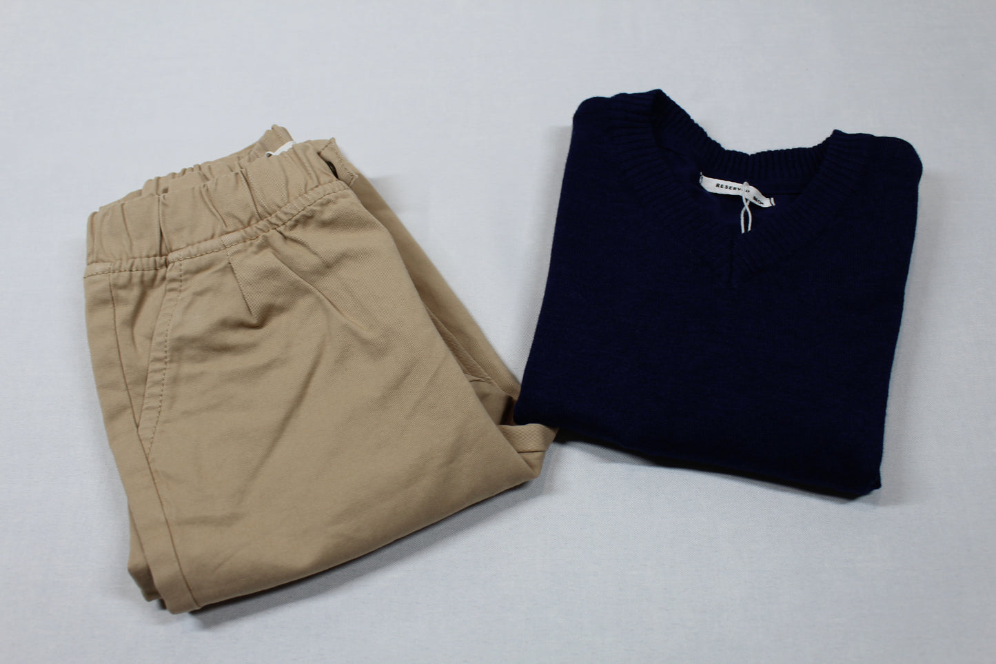 Set leichter dunkelblauer Pullover beige Hose Jungs Sommer Kids A-Ware 80/86