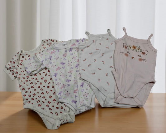 Viererset Bodys verschiedene Farben Motiv  Mädchen 86/92