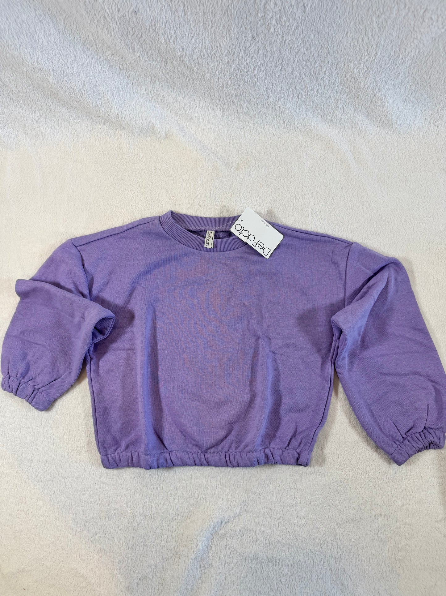 116/122 Schöner Mädchen Pullover in soft purple with long sleeves and elastic cuffs, featuring a comfortable fit perfect for casual wear and layering.