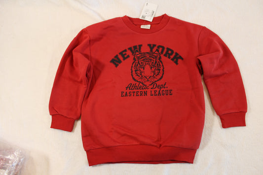 116/122 Roter Pullover mit tollem Druck featuring a bold tiger graphic and "NEW YORK" text, made from soft red fabric, ideal for stylish casual wear.
