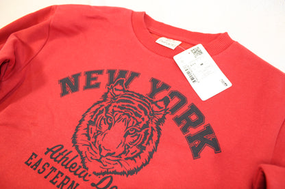 116/122 Roter Pullover mit tollem Druck featuring a bold tiger graphic and New York lettering on a red fabric, ideal for stylish Oberteile Hosen und Kleid and affordable secondhand fashion.