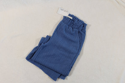 122/128 Stylische Hose in blue with a textured fabric and an elastic waistband, displayed on a light background, suitable for casual wear and secondhand shopping.