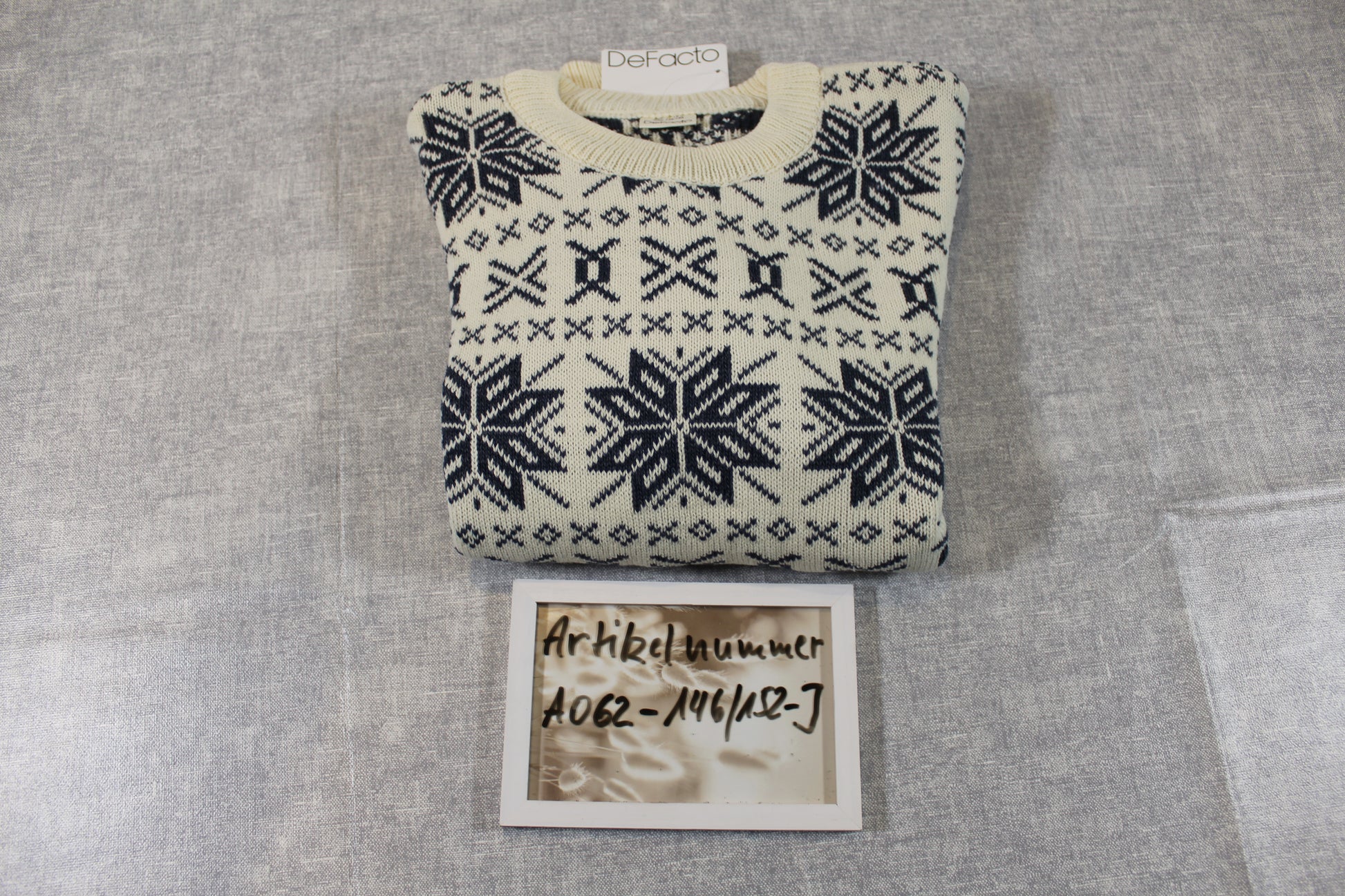146/152 schöner Pullover Jungs