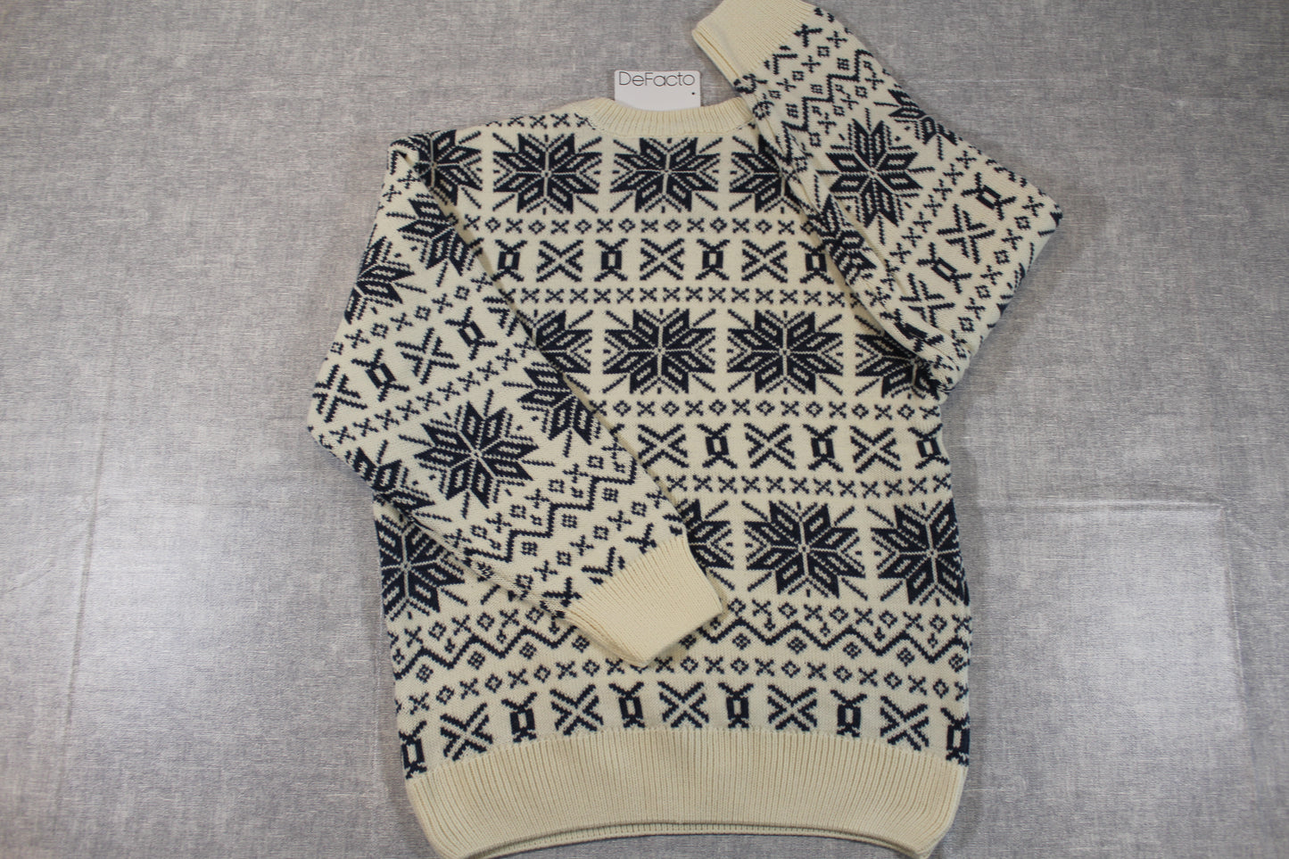 schöner Pullover Jungs 146/152