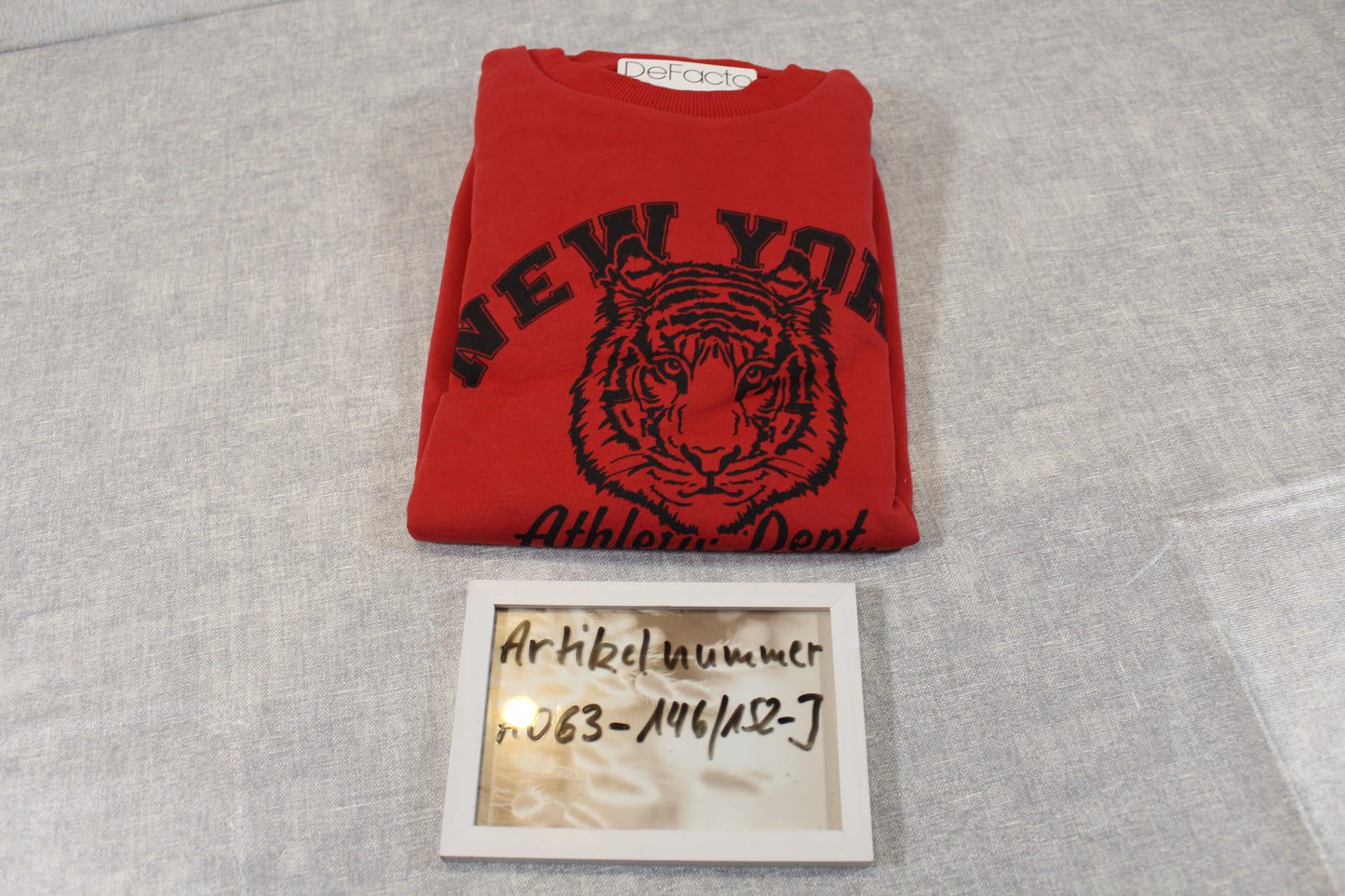 146/152 stylischer Pullover mit Tiger Motiv