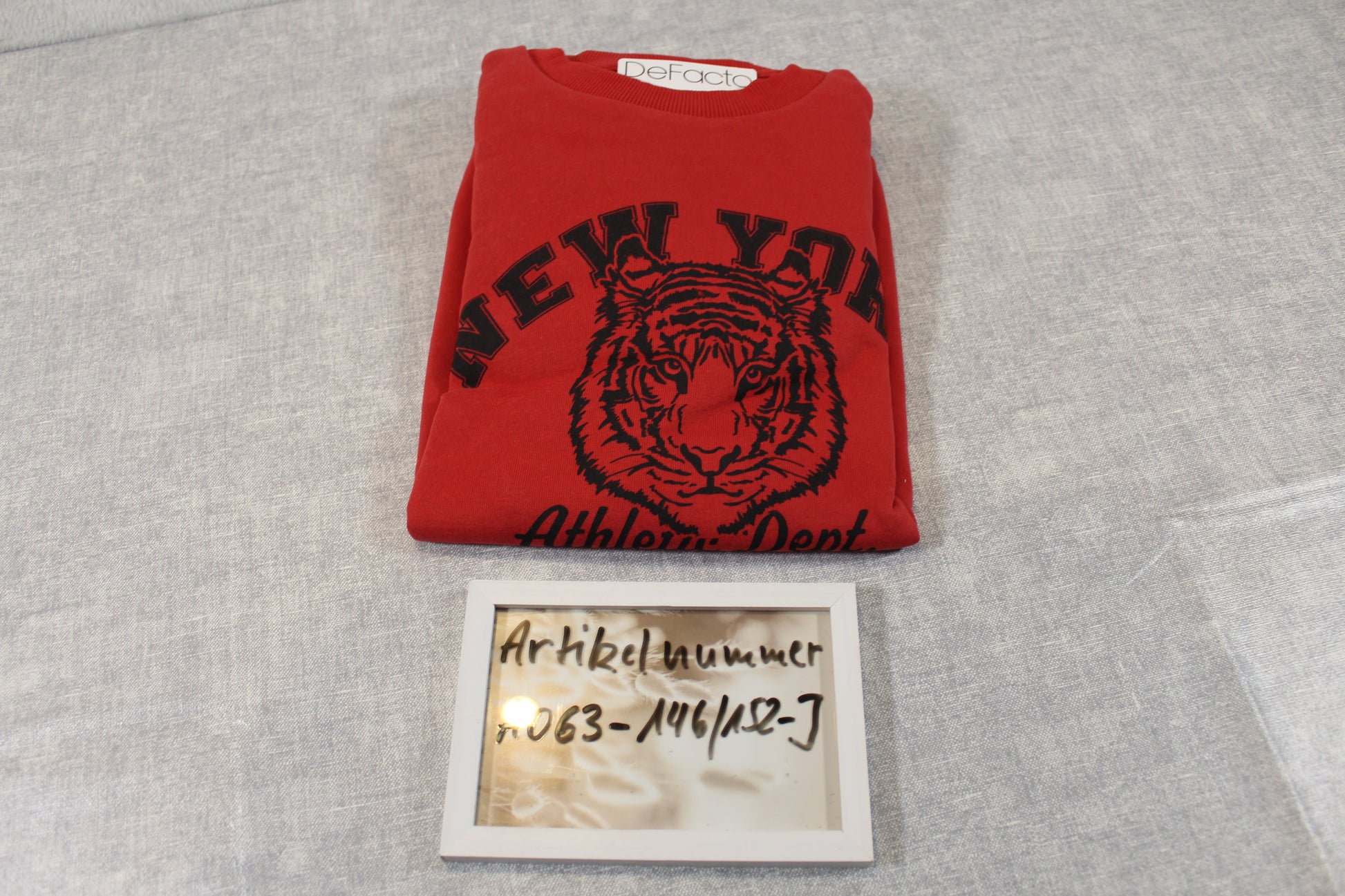 146/152 stylischer Pullover mit Tiger Motiv