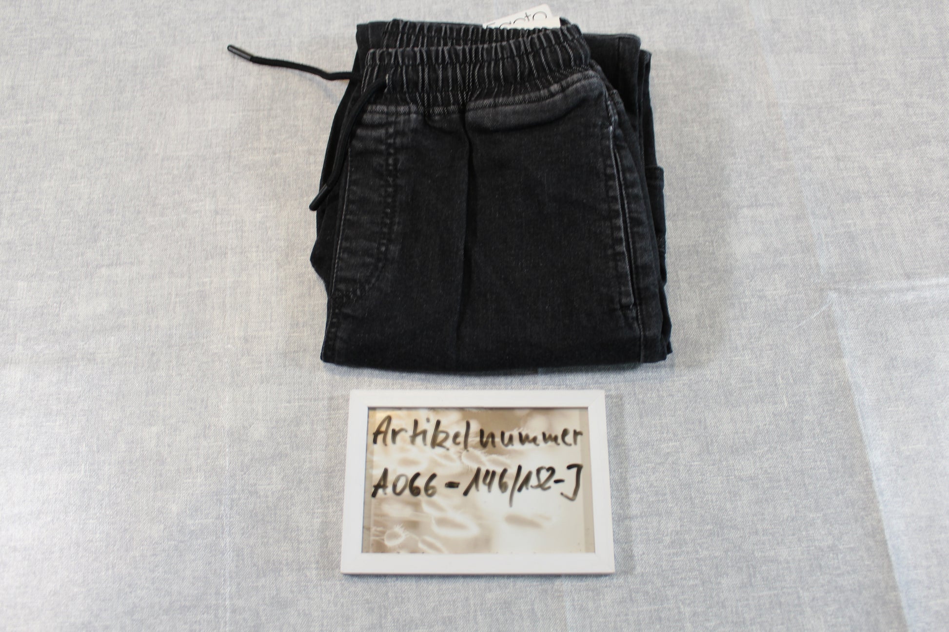 146/152 schwarze moderne Jeans Jungs