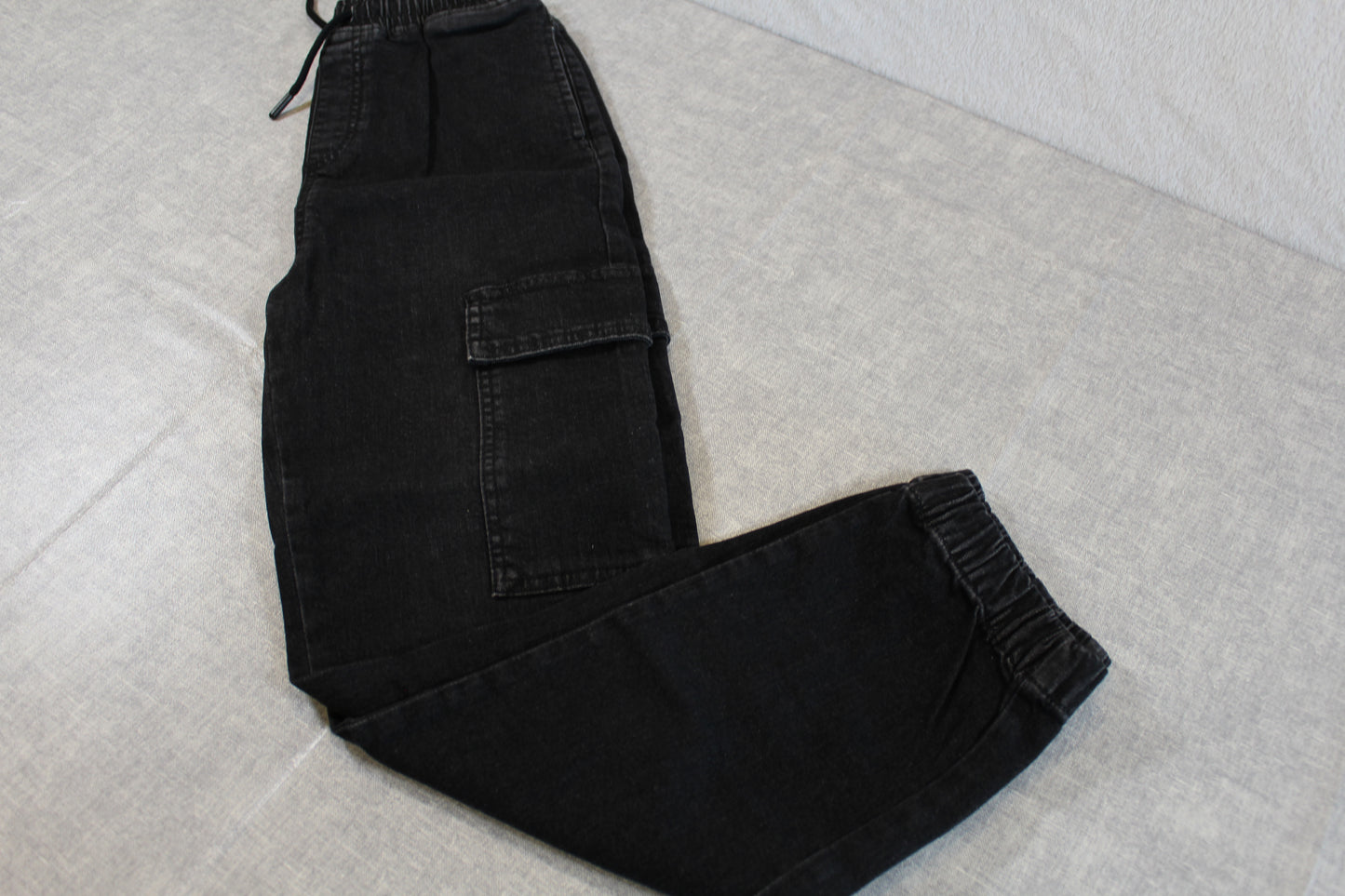 schwarze moderne Jeans Jungs 146/152