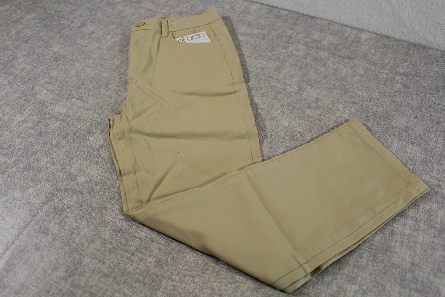 Beige leichte Hose Jungs 134/140