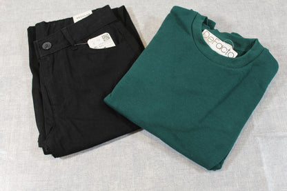 Bekleidungsset Grüner Pullover Schwarze Hose Jungs 128/134
