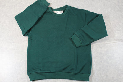 Bekleidungsset Grüner Pullover Schwarze Hose Jungs 128/134