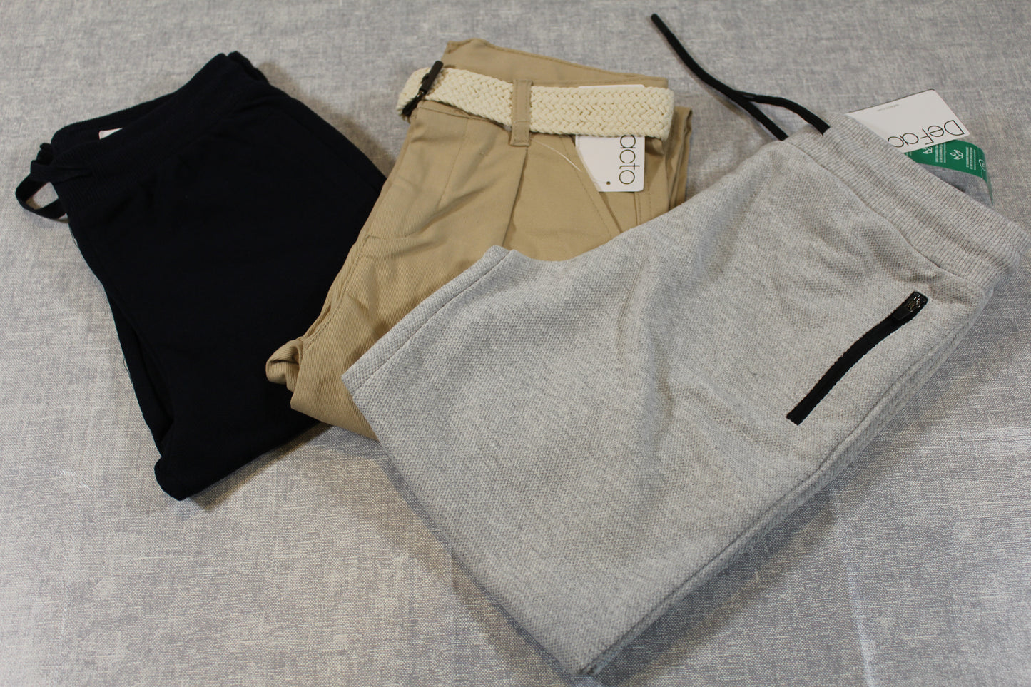 128/134 Bekleidungsset stylische Jogginghosen  feine Hose Jungs