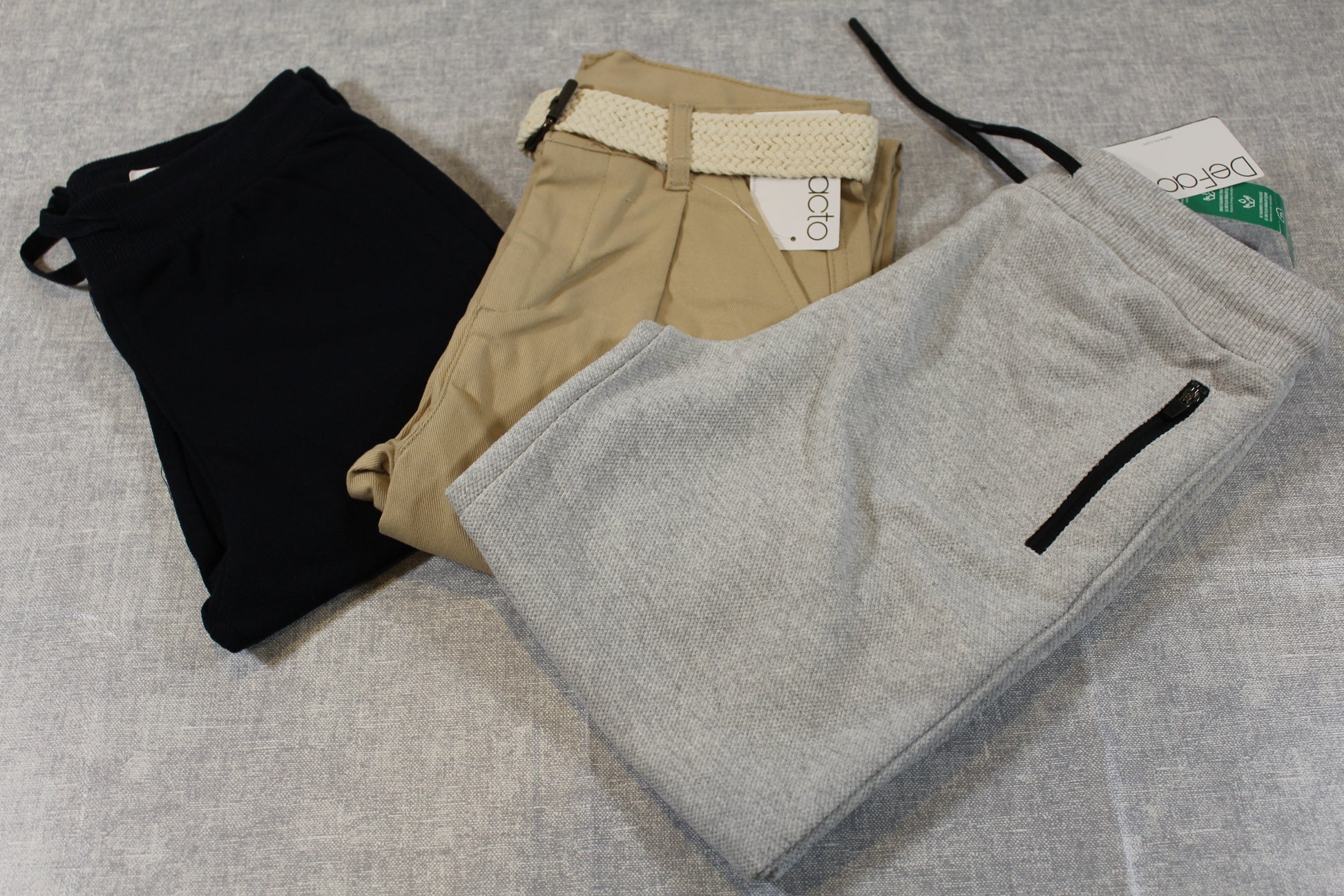 128/134 Bekleidungsset stylische Jogginghosen  feine Hose Jungs