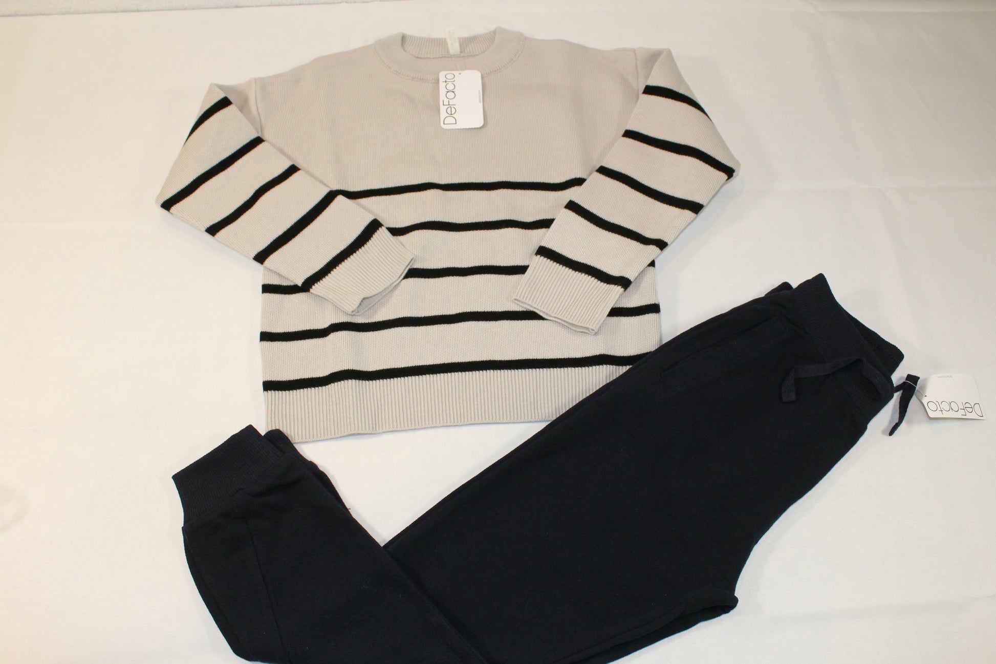 122/128 Set Leichte Hose Pullover Jungs