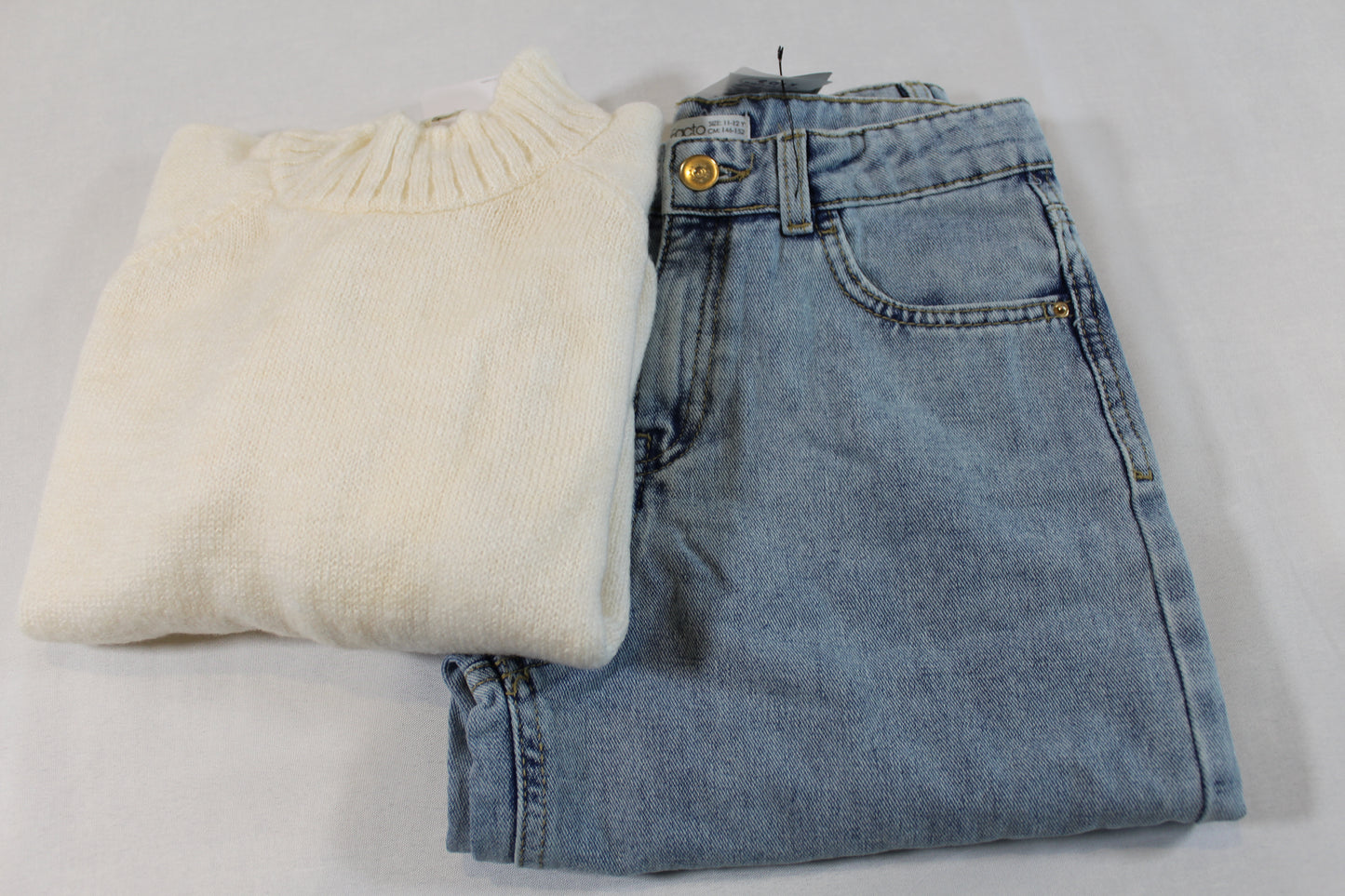 Set Hochwertige Jeans & Pullover 146/152