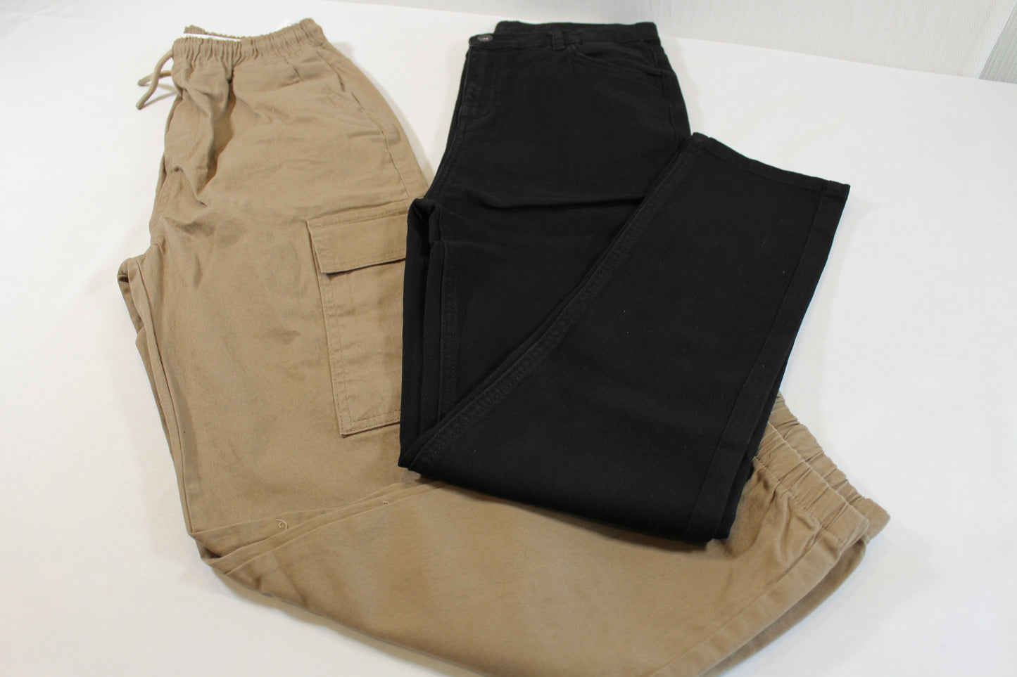 158/164 Set  Beige Hose schwarze Jeans Jungs