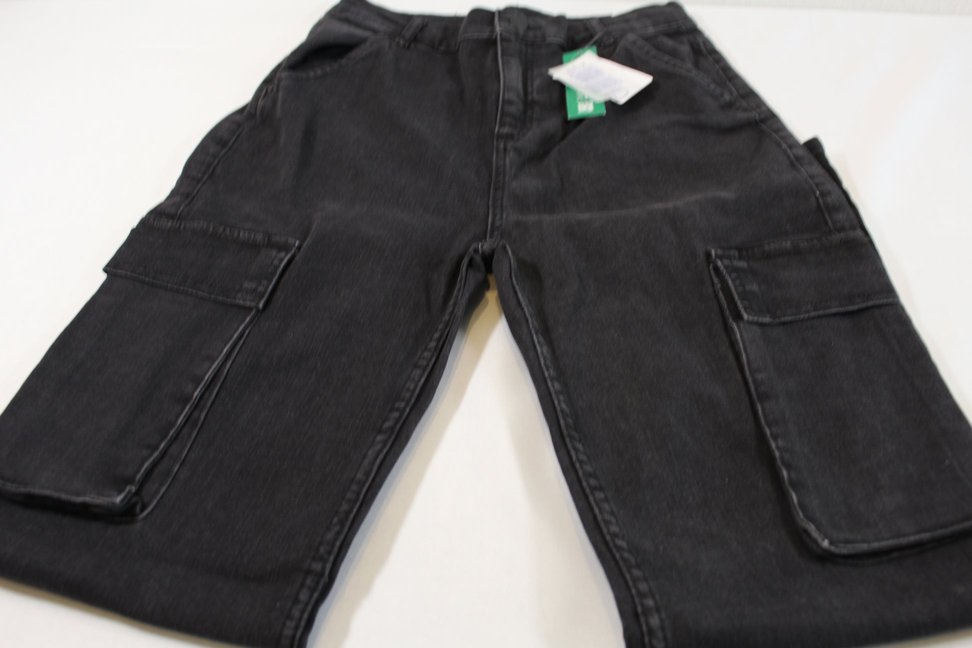158/164 Schwarze Hose mit Seitentaschen Jungs