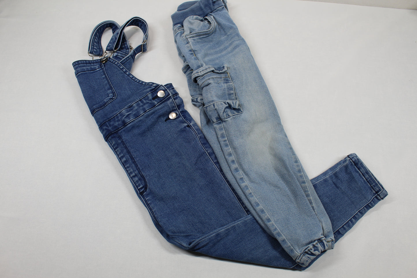 Set Blue Jeans Latzhose Seitentaschen Jeans Mädchen 104/110
