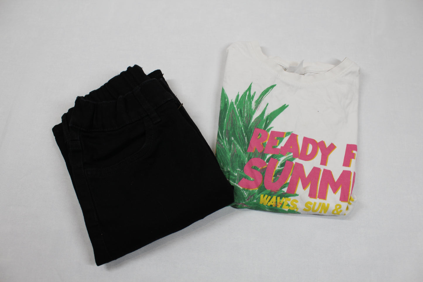 Set Kurze Schwarze Hose T-Shirt Motiv Mädchen 134/140