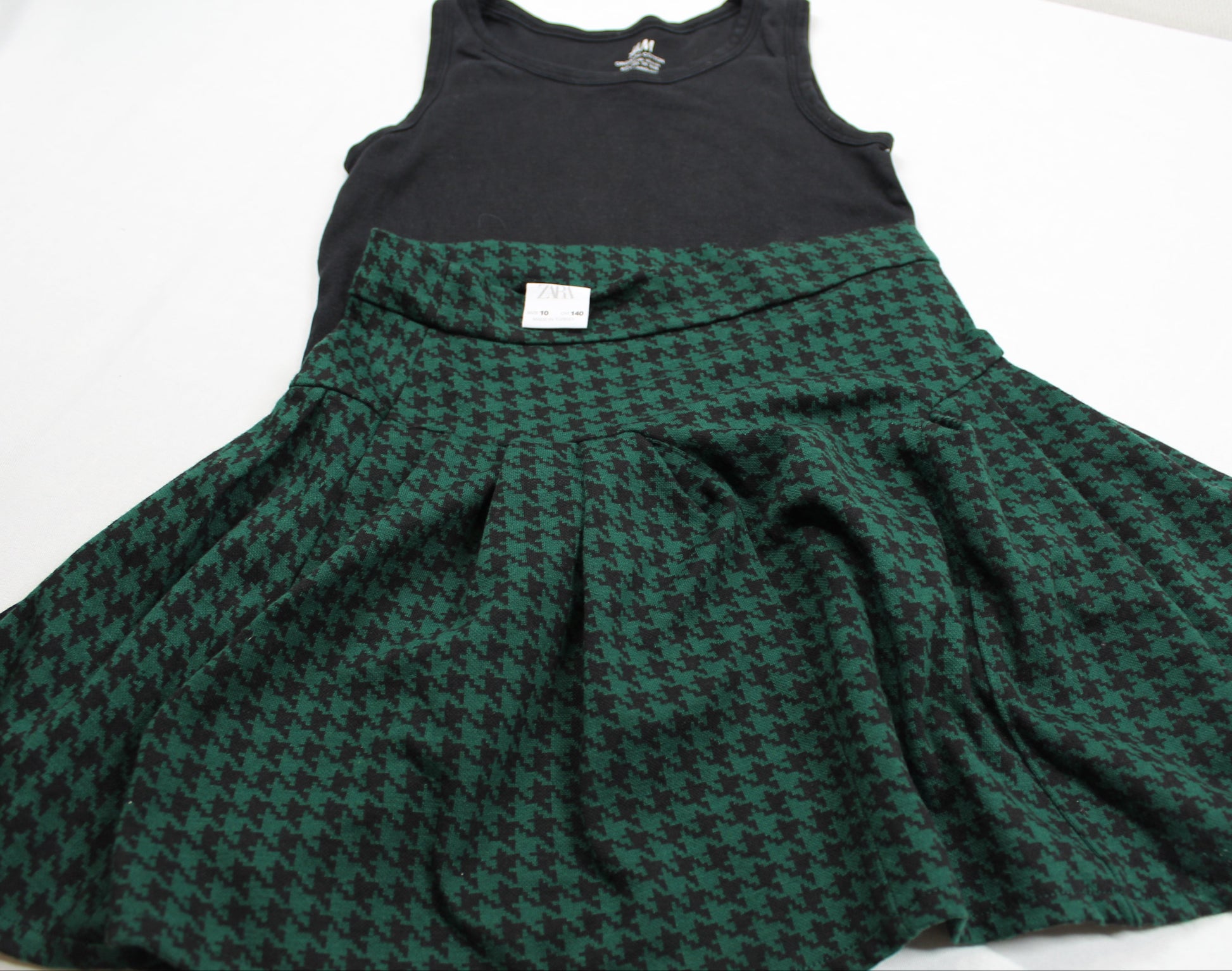 Set Kurzer Karierter Rock T-Shirt Schwarz Mädchen 134/140