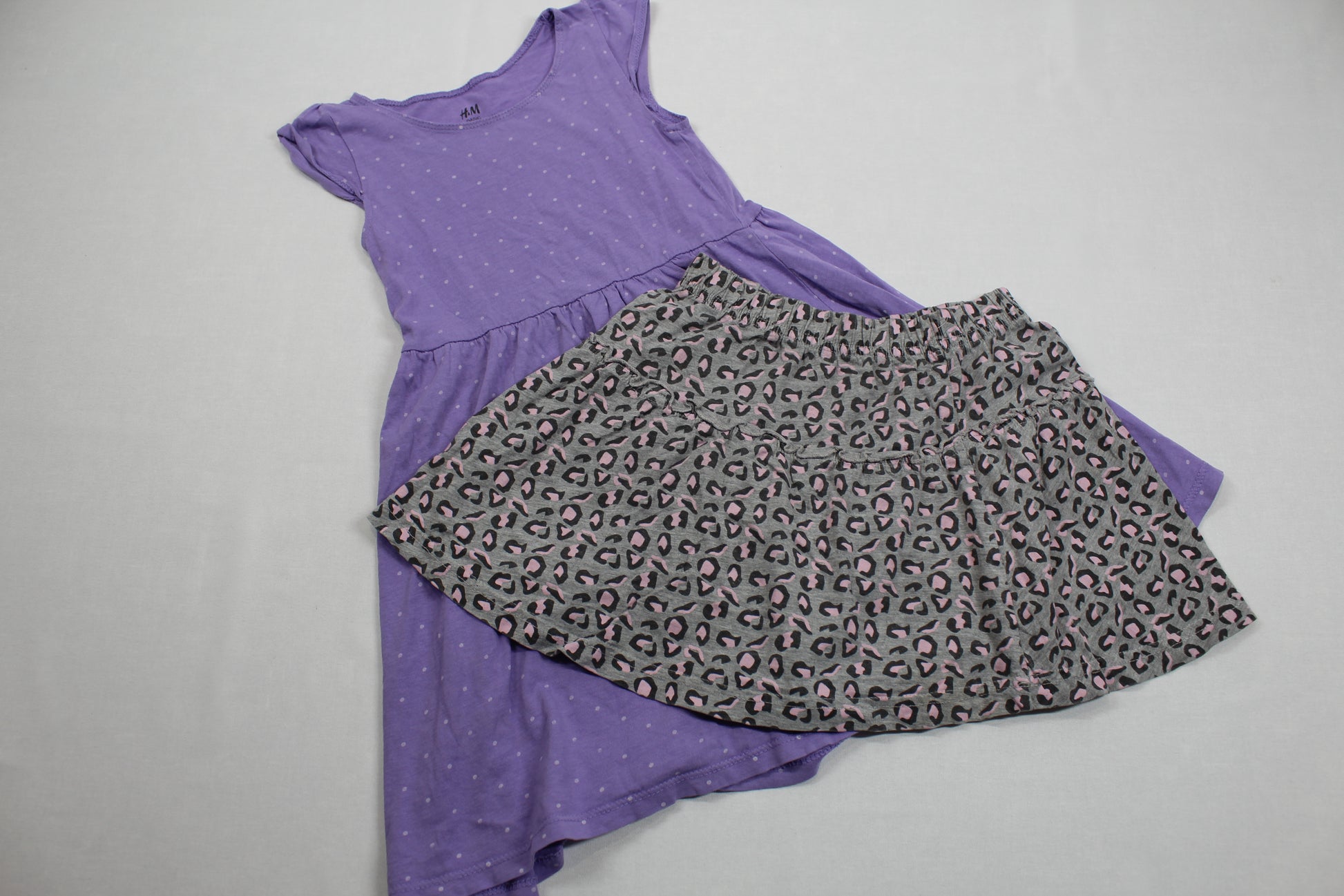 Set Leichtes Lila Kleid Kurzer Rock Muster Mädchen 110/116