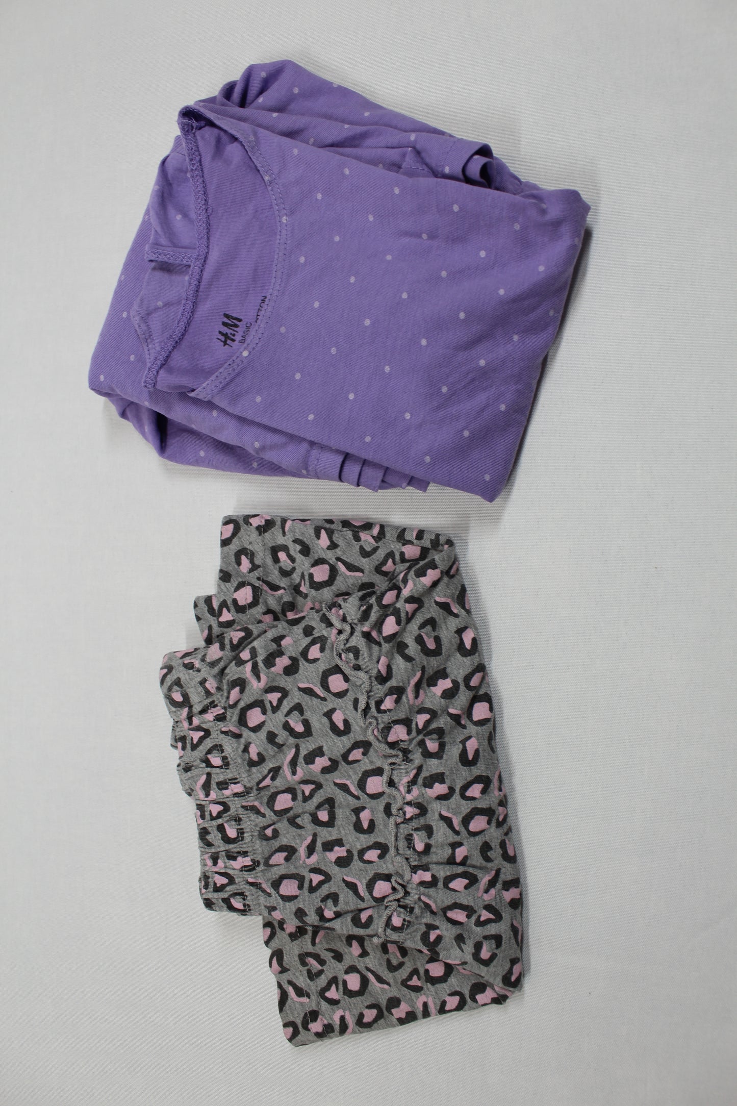 Set Leichtes Lila Kleid Kurzer Rock Muster Mädchen 110/116