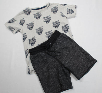 Set Kurze Hose Grau Schwarz T-Shirt Hellgrau Motiv Jungs 122/128