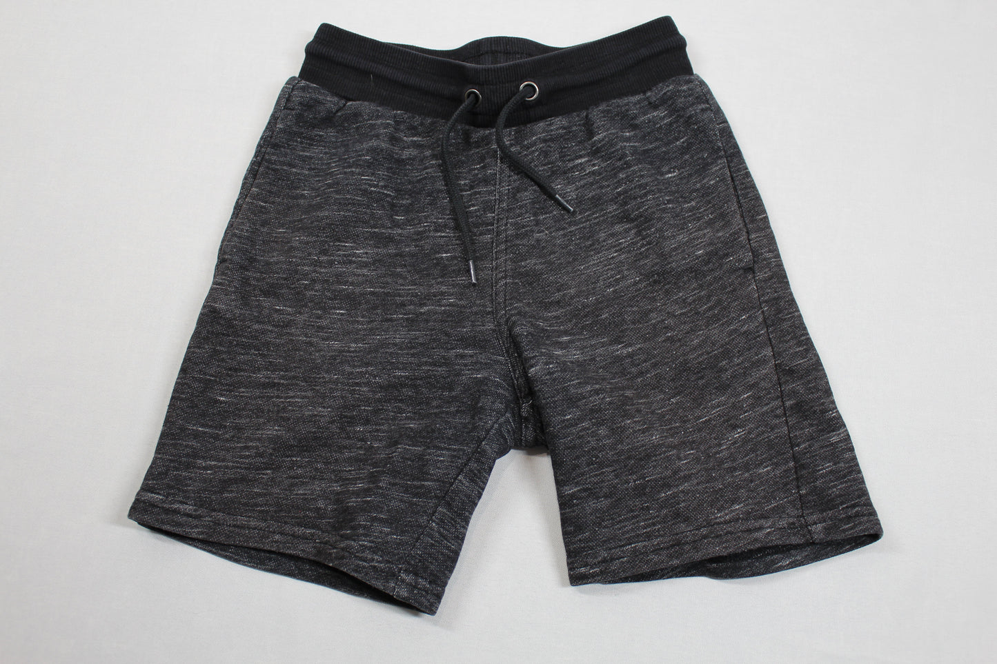 Set Kurze Hose Grau Schwarz T-Shirt Hellgrau Motiv Jungs 122/128