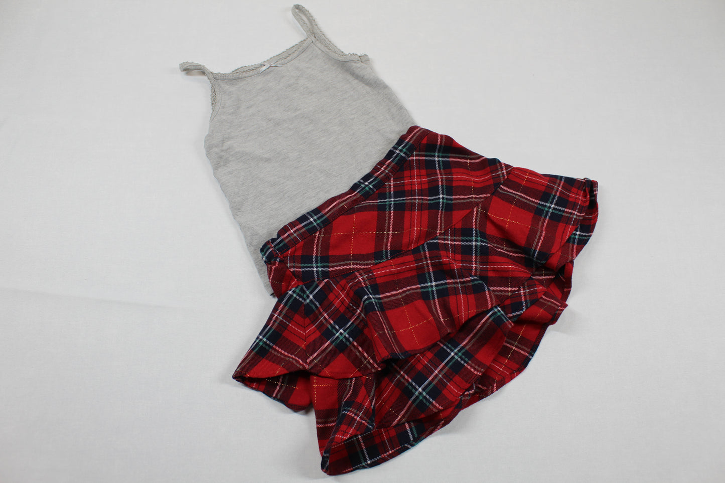 Set Uni T-Shirt Hellgrau Karierter Rock Mädchen 98/104