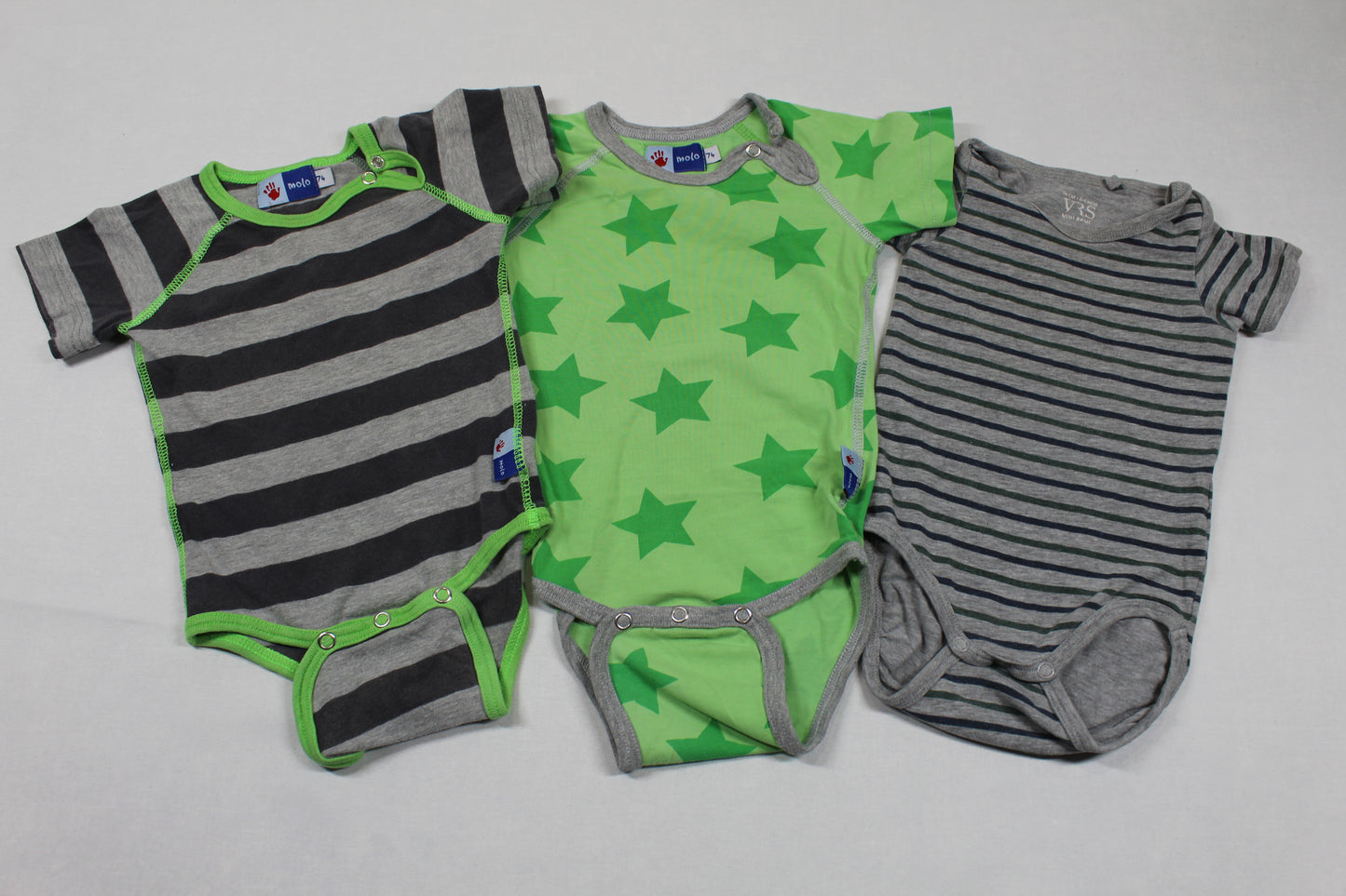 Dreierset Bodys SchwarzgrauGrün Jungs 74/80