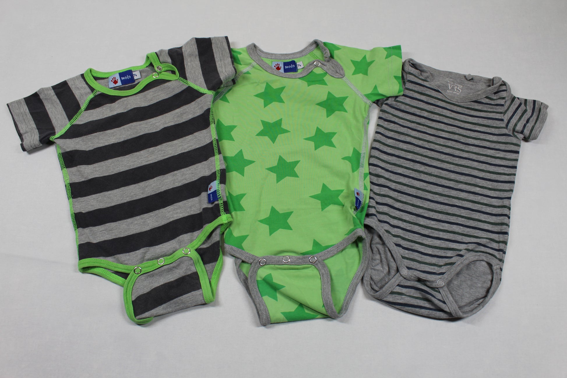 Dreierset Bodys SchwarzgrauGrün Jungs 74/80