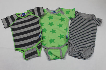 Dreierset Bodys SchwarzgrauGrün Jungs 74/80
