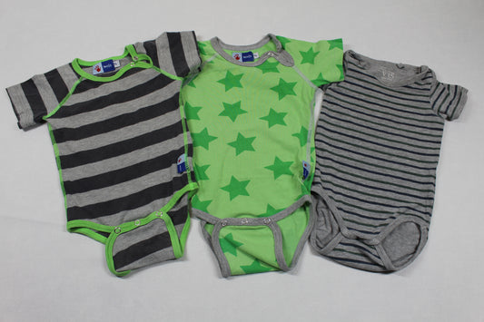 Dreierset Bodys SchwarzgrauGrün Jungs 74/80
