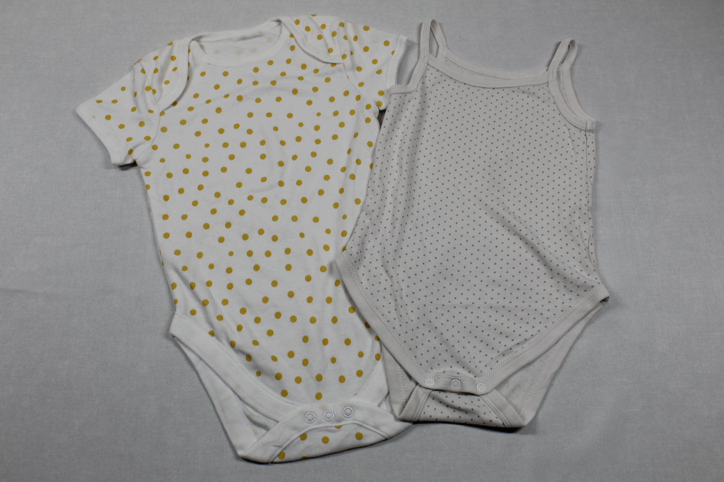 Set Bodys Weiß Grau Gepunktet Mädchen 80/86