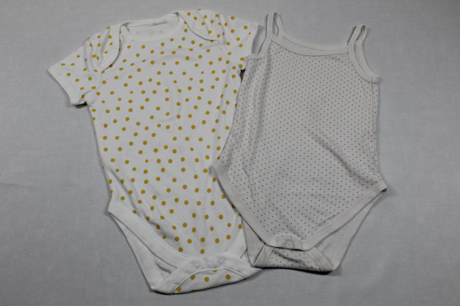 Set Bodys Weiß Grau Gepunktet Mädchen 80/86