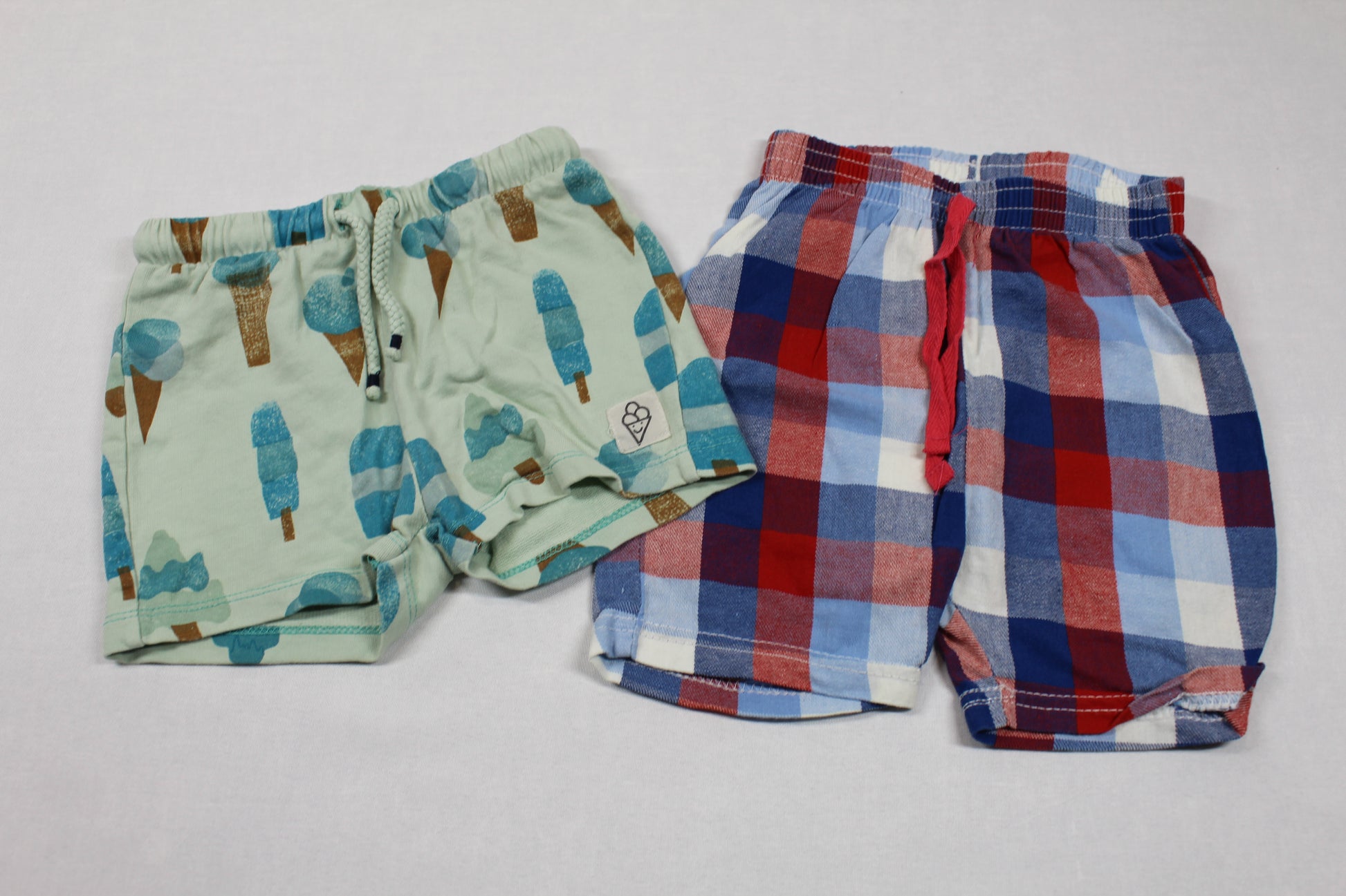 Set Farbenfrohe Kurze Hosen Jungs 80/86