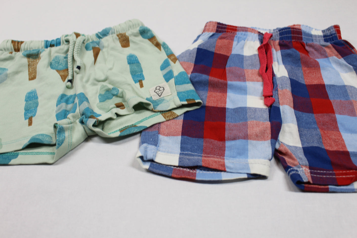 Set Farbenfrohe Kurze Hosen Jungs 80/86