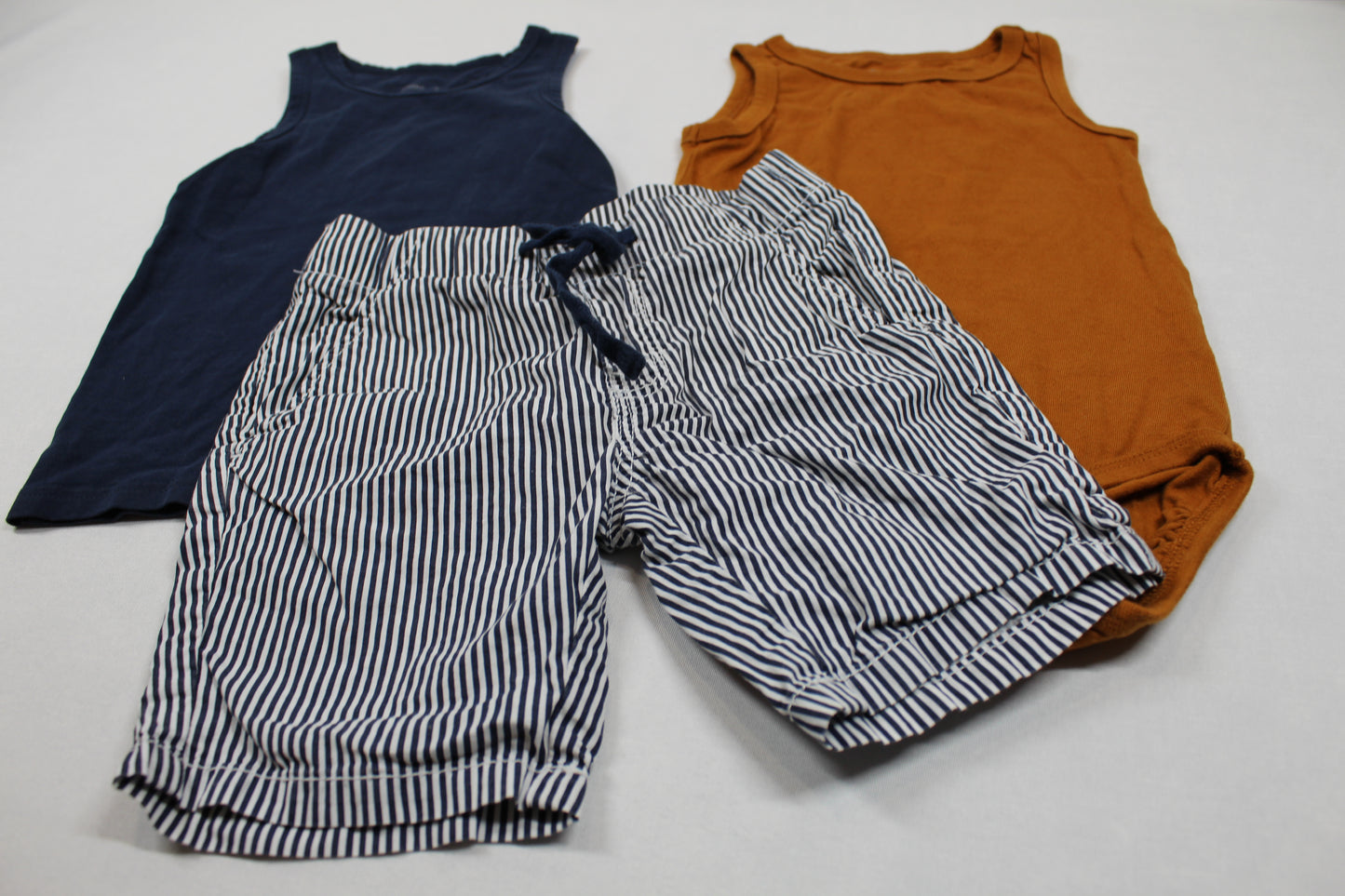 Dreierset Body Uni T-Shirt Kurze Hose gestreift 98-J