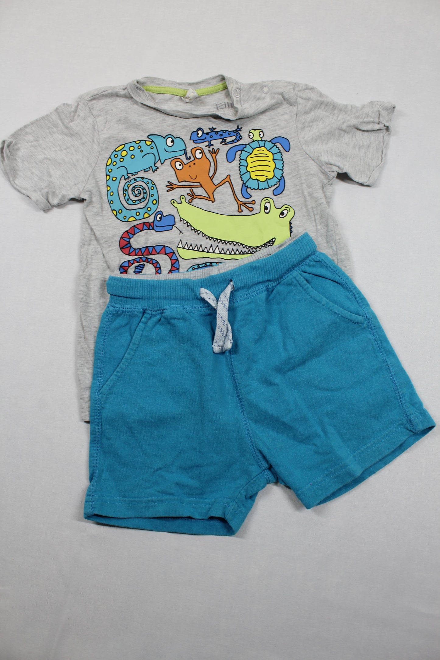 Set T-Shirt Grau Motiv Kurze Blaue Hose Jungs 92/98