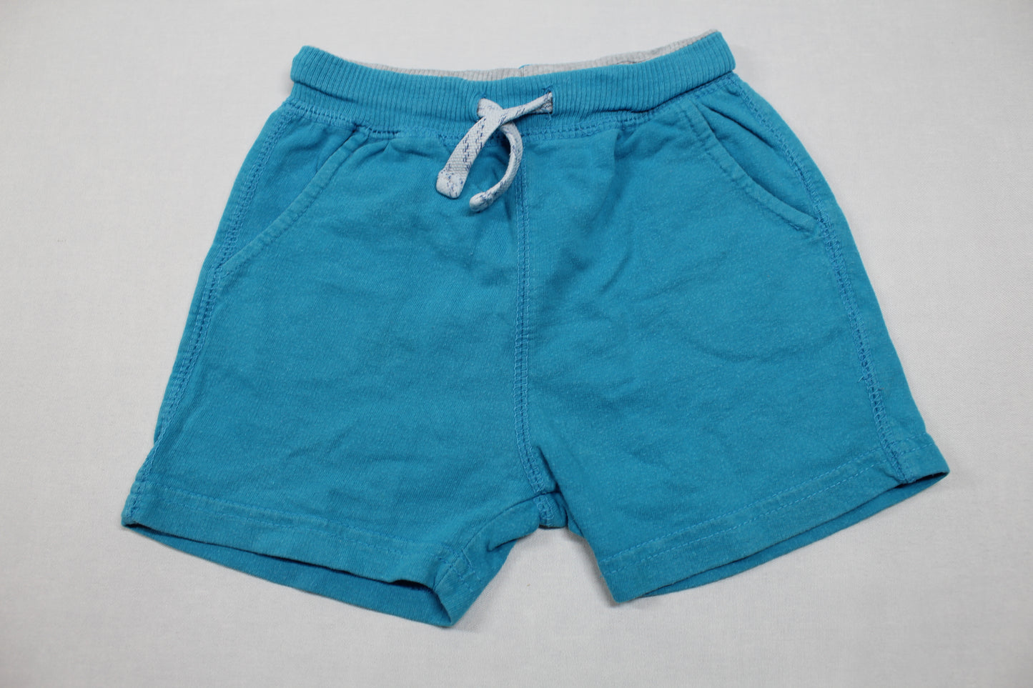 Set T-Shirt Grau Motiv Kurze Blaue Hose Jungs 92/98