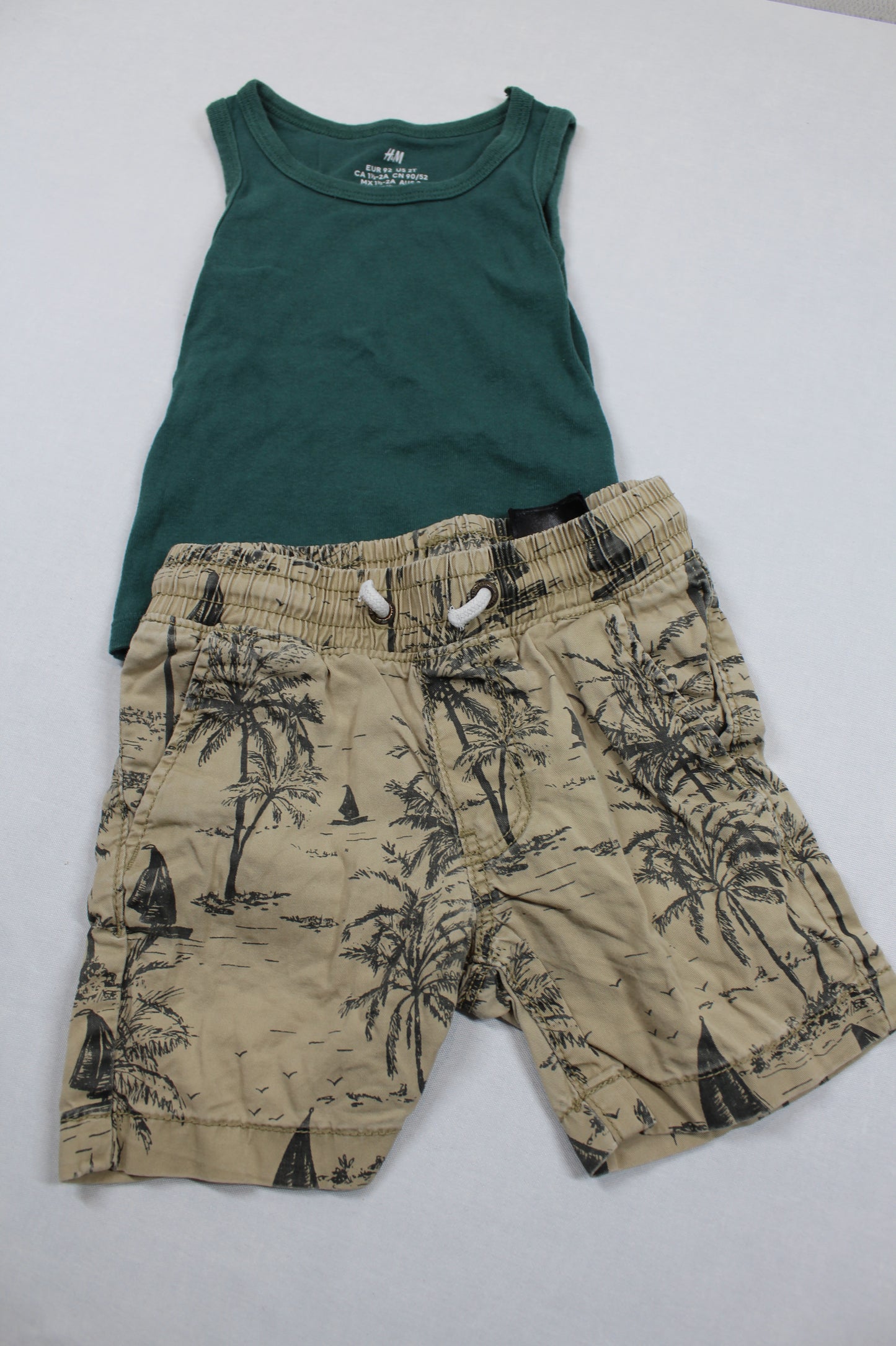 Set Grün T-Shirt Kurze Hose Motiv Jungs 92