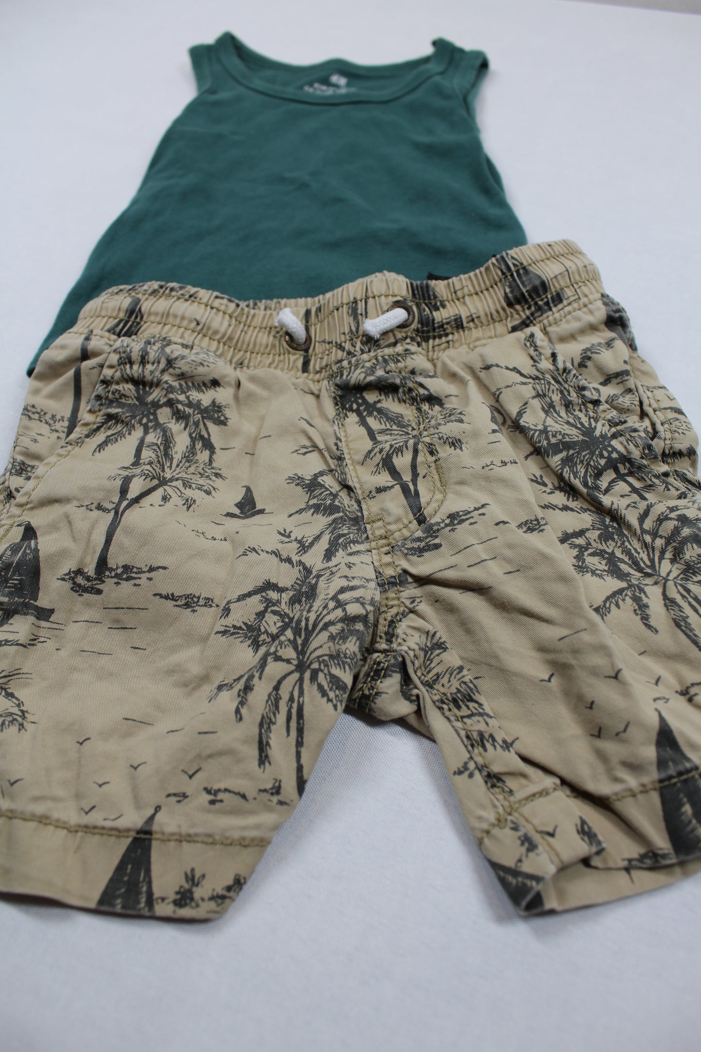 Set Grün T-Shirt Kurze Hose Motiv Jungs 92