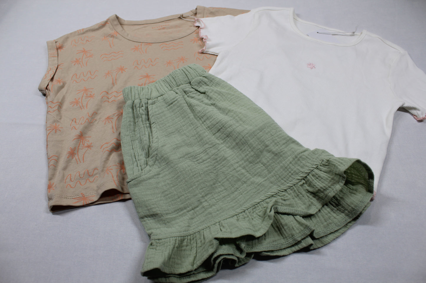 Set Sommerkleider, sehr gefragt T-Shirts Kurze grüne Hose Mädchen 146/152