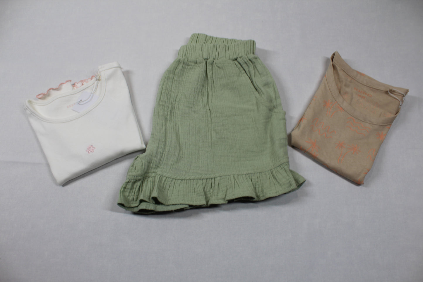 Set Sommerkleider, sehr gefragt T-Shirts Kurze grüne Hose Mädchen 146/152