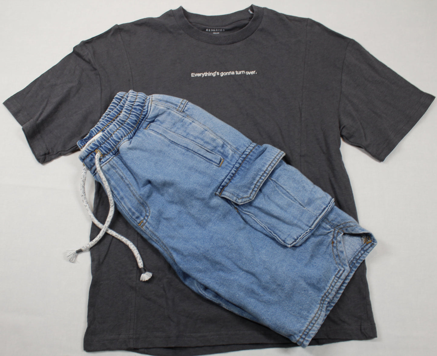 Sommerset kurze Bluejeans graues T-Shirt Jungs 146/152