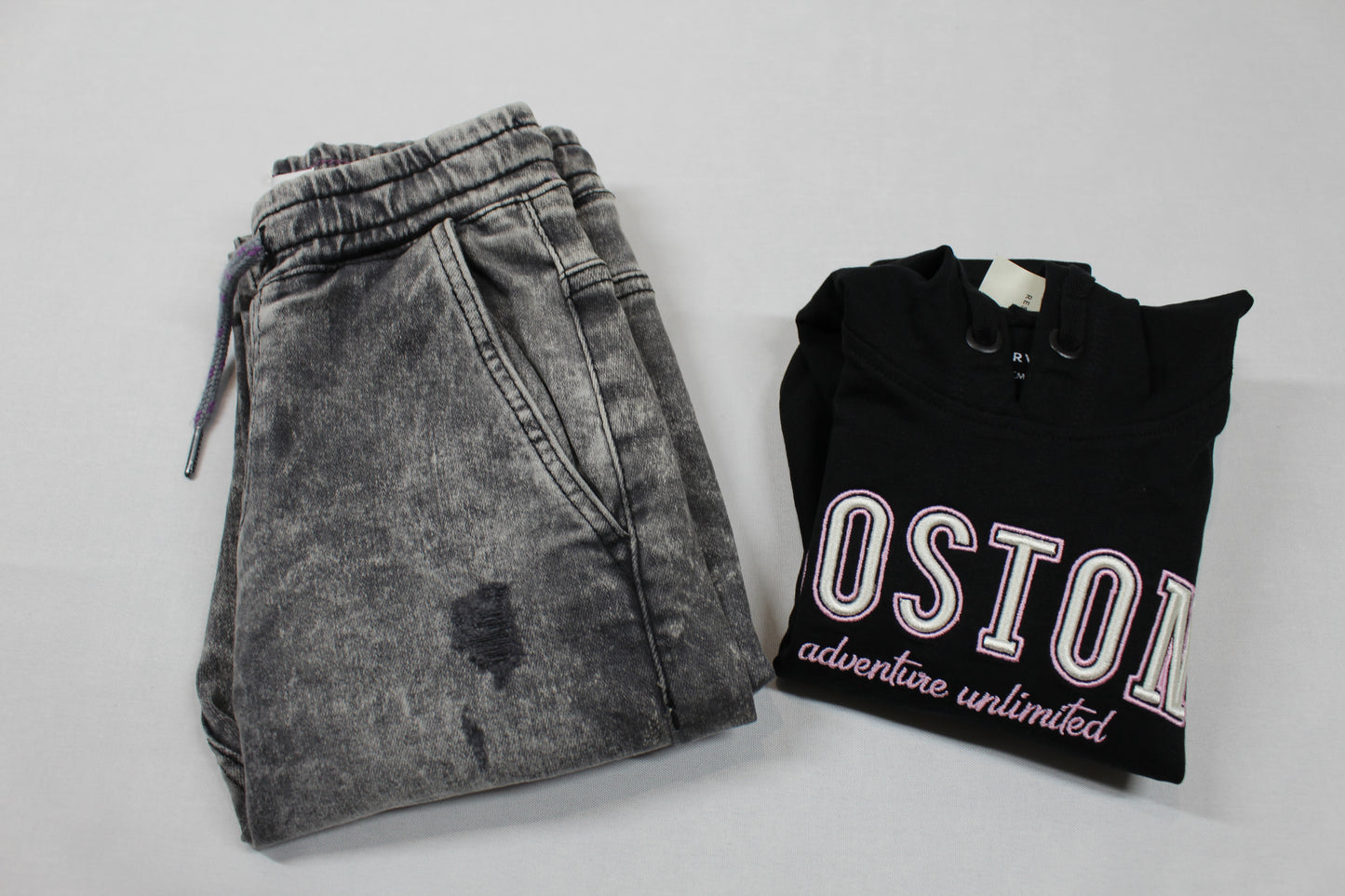 Set Stylische Kombi Jeans schwarzes T-Shirt mit Kapuze Mädchen, sehr gefragt 122/128