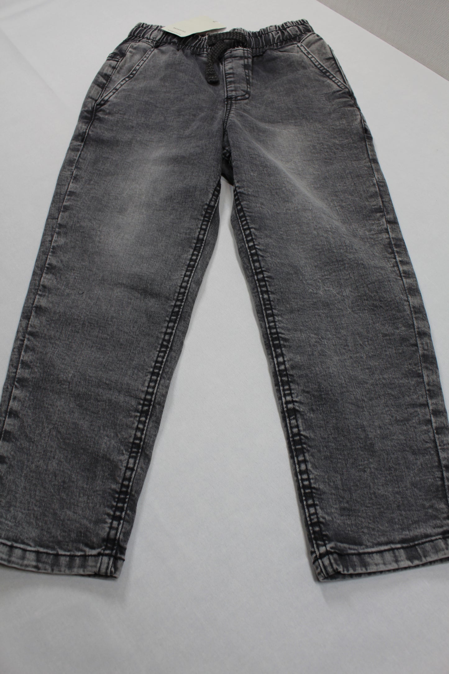 Set graue Jeans schwarzes T-Shirt mit Kapuze, A-Ware  Mädchen 122/128