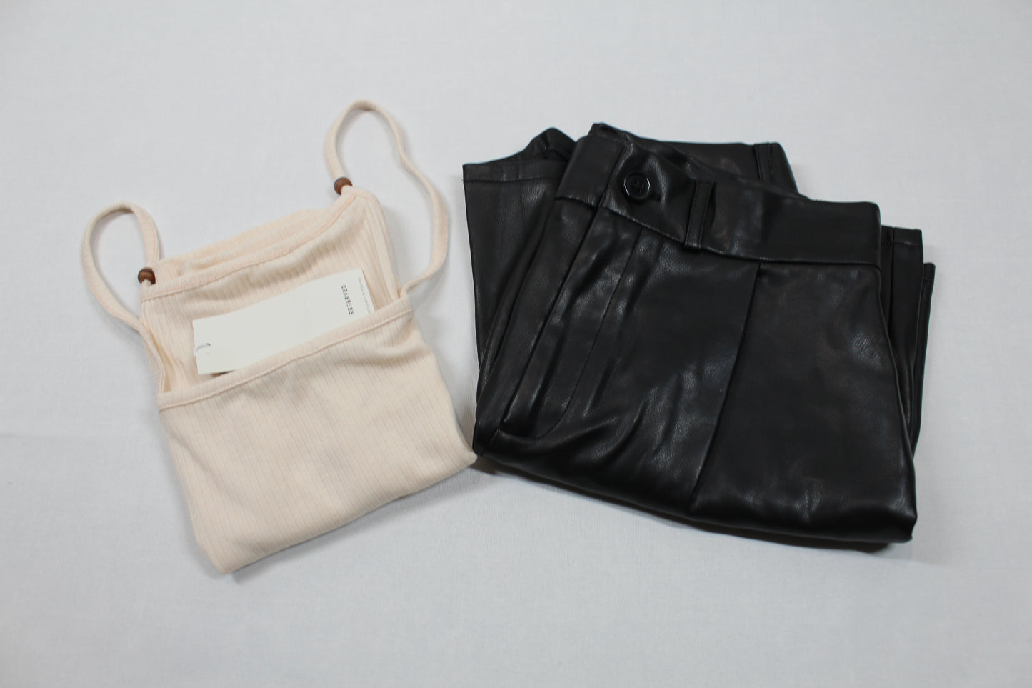 Set kurze schwarze Hose Lederoptik träger Top beige Mädchen A-Ware 158/164